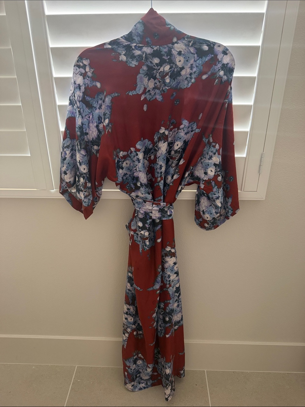 Kris Jenner Ritza's Ranunculus Burgundy Silk Kimono Robe - Picture 4 of 5